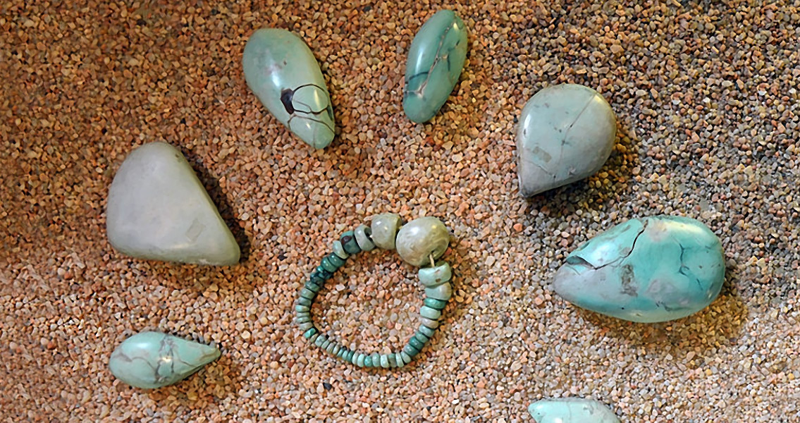 Neolithic jewellery from Bretagne, France1