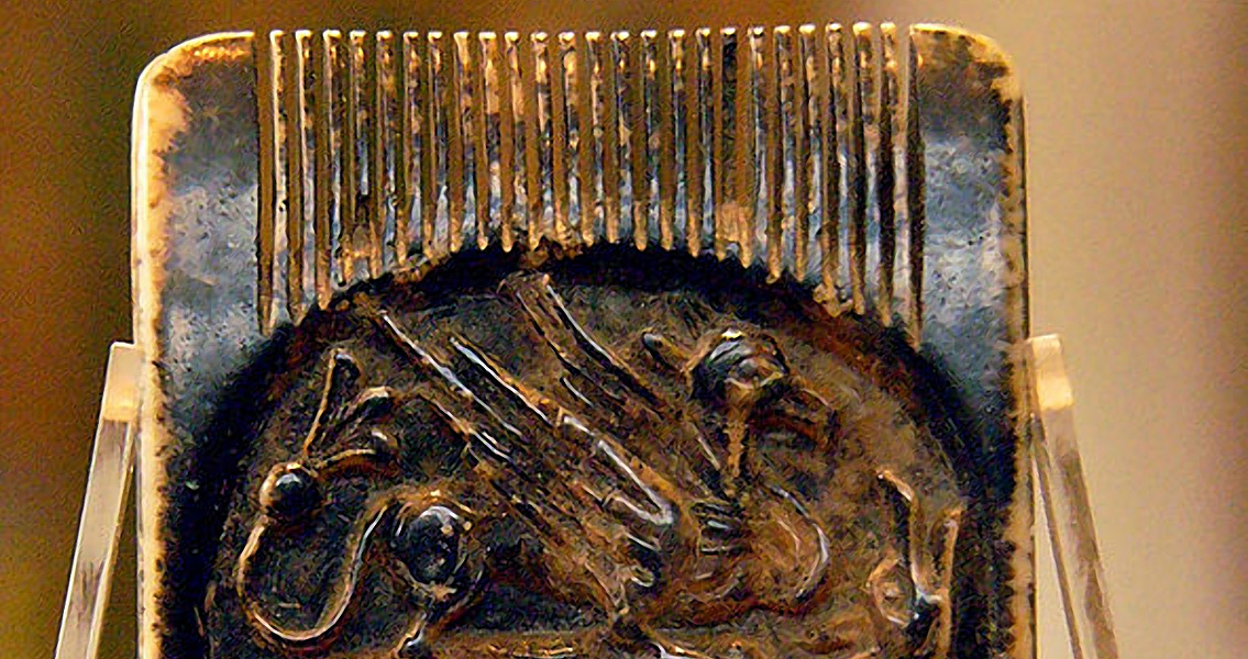 Viking comb