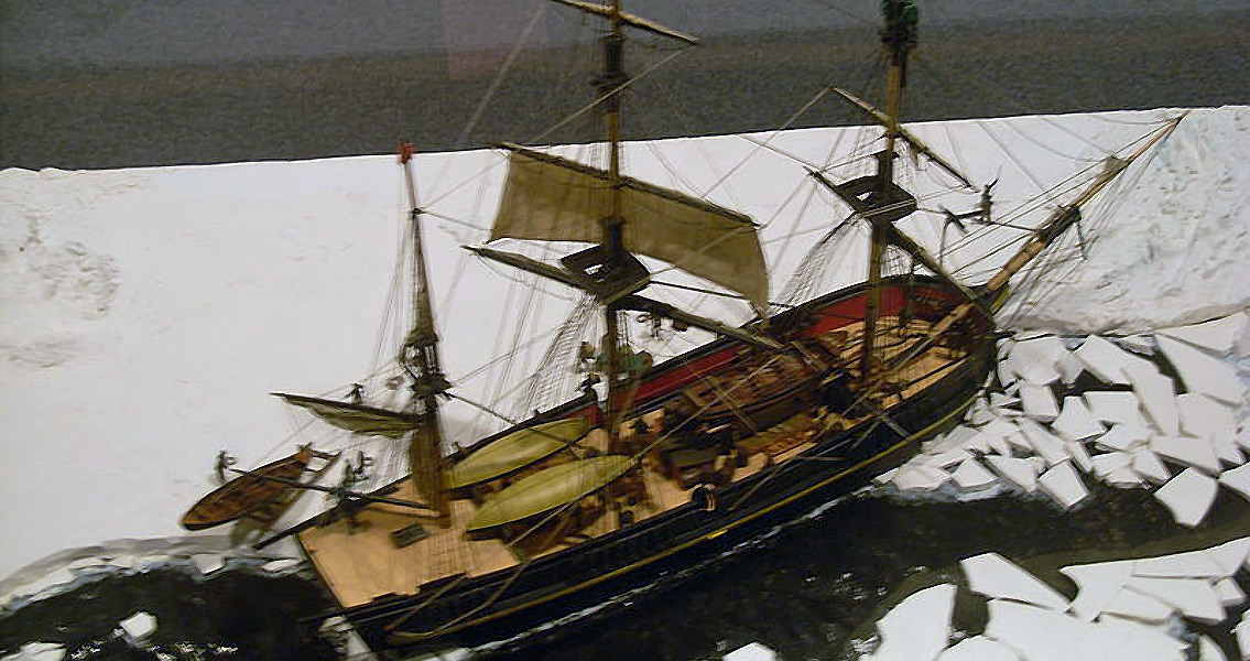 Model of HMS Erebusoff the north coast of King William island (2)