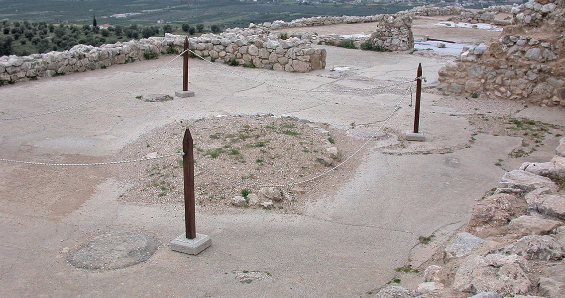 Megaron, the central hall of the palace in Mycenae (2)
