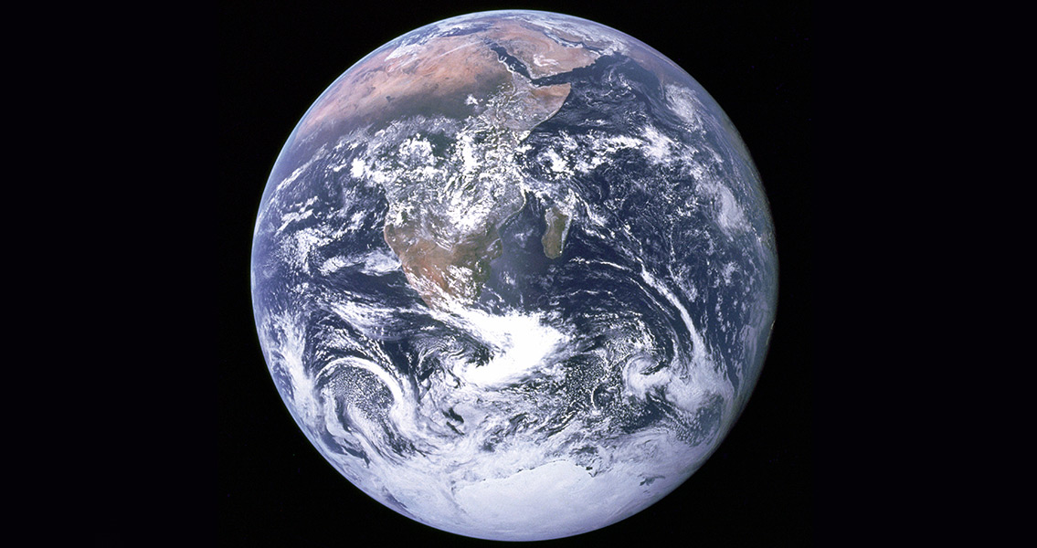 The Earth seen from Apollo 17 (1)