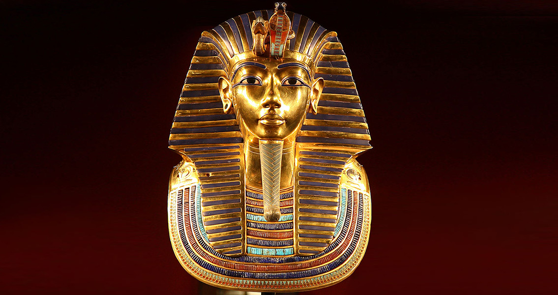 The funerary mask of Tutankhamun (2)