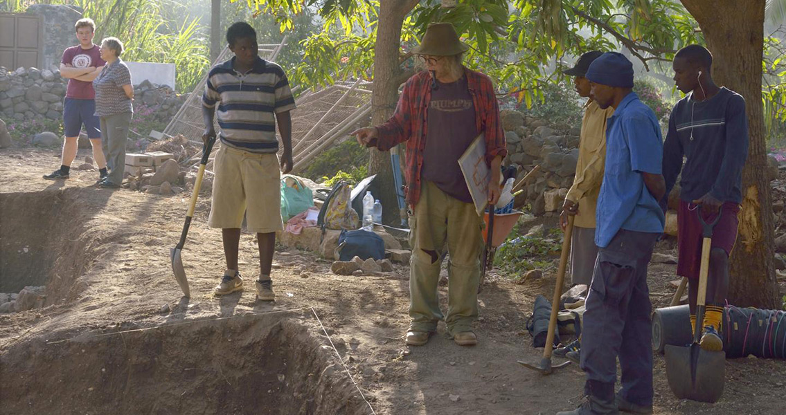 Christopher Evans from the Cambridge Archaeological Unit on site with members of the excavation team