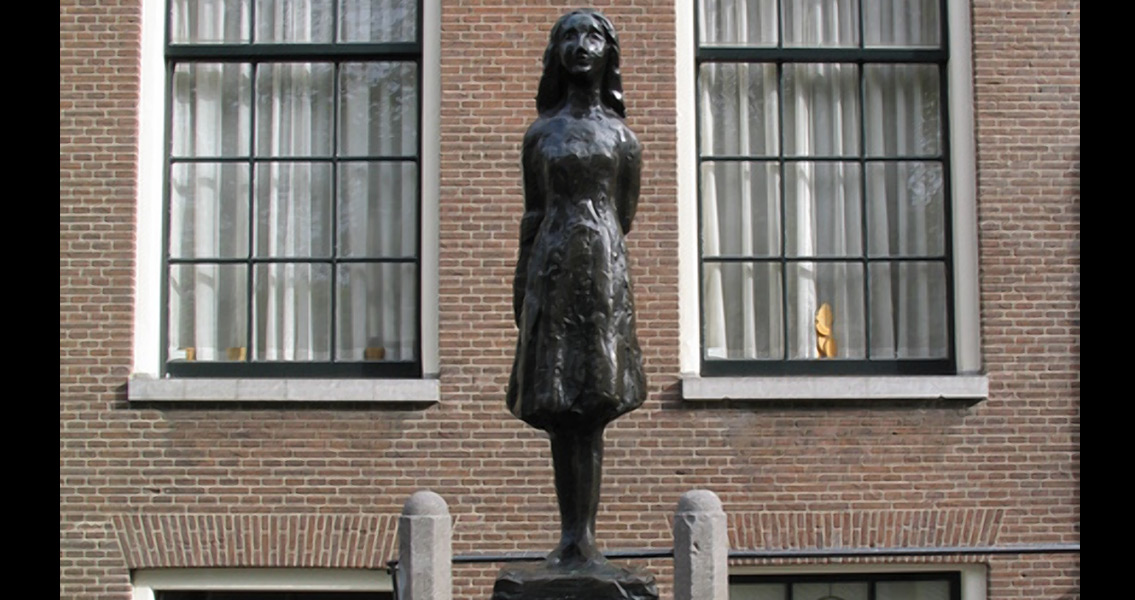 Statue of Anne Frank in Amsterdam (2)