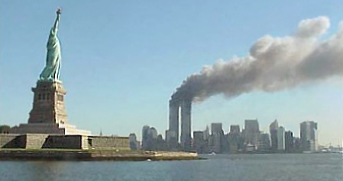 Statue of Liberty and WTC fire (2)