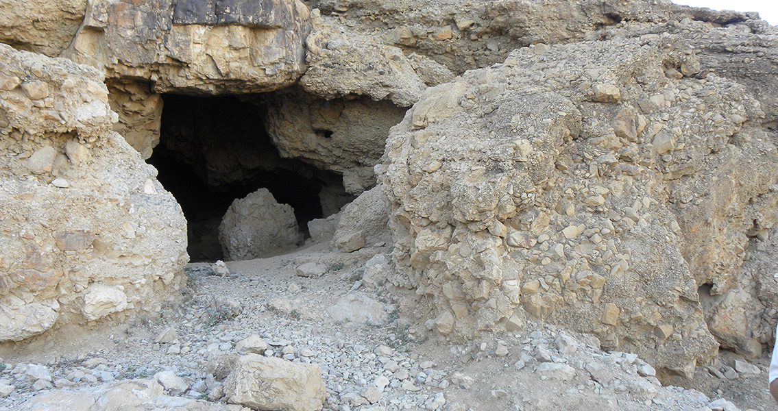 qumran-cave-11-entrance-2