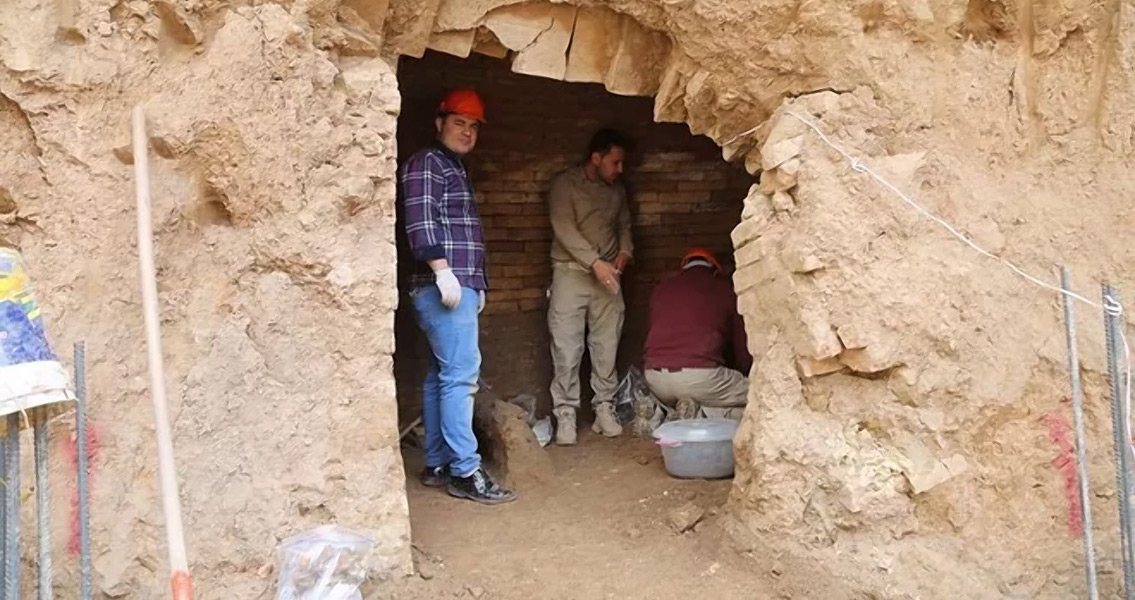 Neo-Assyrian Tomb Complete with Skeletons Discovered in Iraq