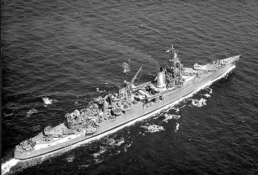 USS_Indianapolis_(CA-35)_underway_at_sea,_in_1943-1944_(NH_124466)